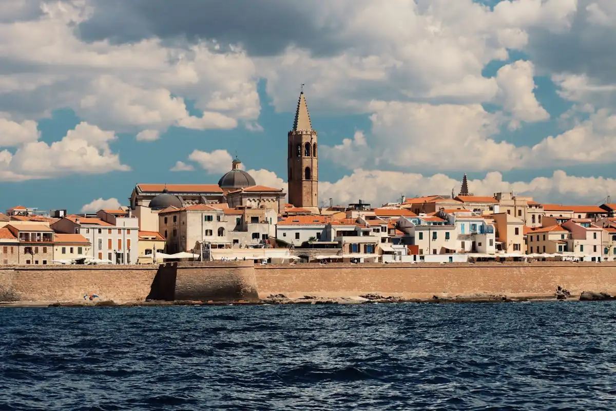Alghero: cattedrale e skyline storico