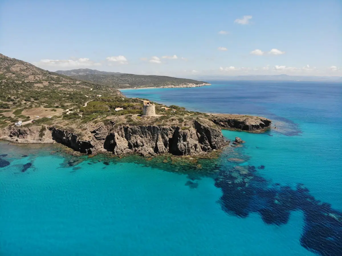 Costa sarda: Torre Cannai e acque cristalline